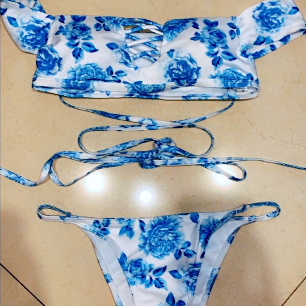 Off the shoulder tie up bikini